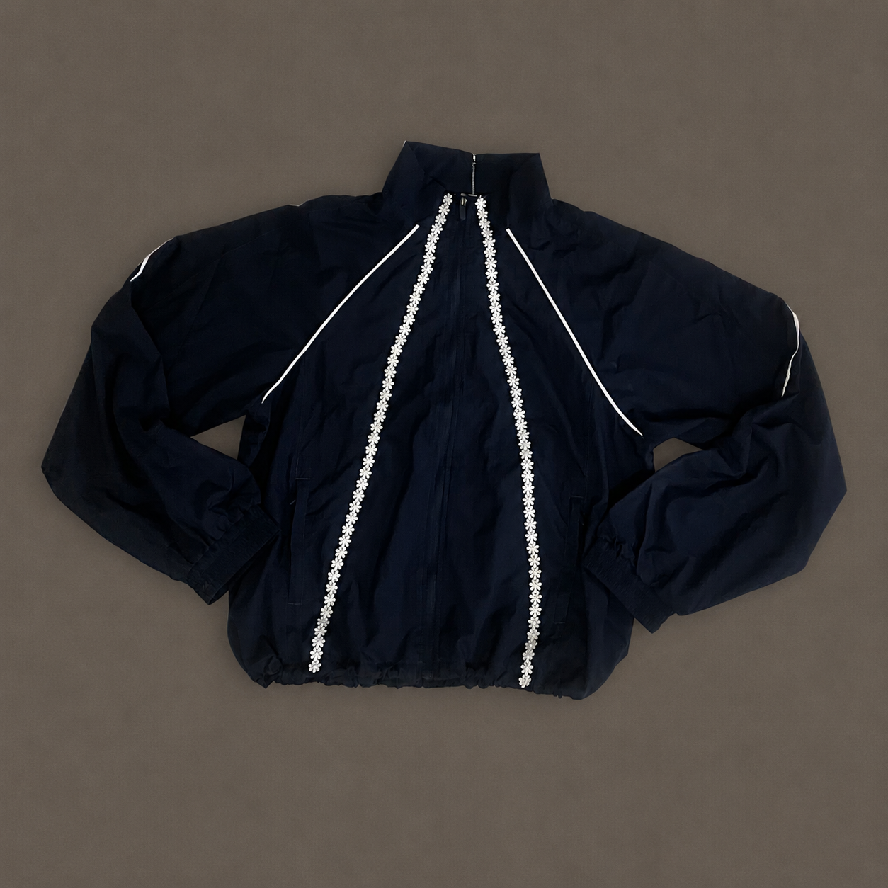 Windbreaker med blomster detaljer