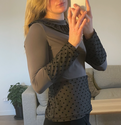 Træningstrøje med prikket mesh og krave – Grå/Sort